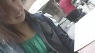 ऐना पोलिना उनको साथी संग गधा मा गडबड हुन्छ.