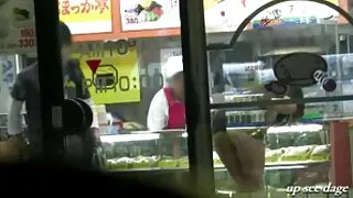 किरा पेरेस मा काला कुखुरा.