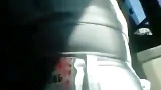 तीन ब्ययफ्रेंडस एक ठूलो कुखुरा संग एक प्रकृतिवादी बकवास.