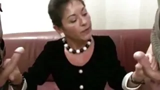 टिफिन टाट टाटम सबै रात रोल गर्न तयार छ ।