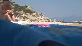 उनी एकअर्कासँग सेक्स गर्छिन्।