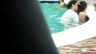एक युवा सौतेनी आमा उनको आमा देखि गोप्य एक केटी fucks.