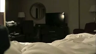 सेतो मान्छे एक राम्रो लूट संग एक कालो महिला fucks.